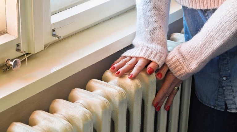 Hands on a radiator - Energy efficient heaters
